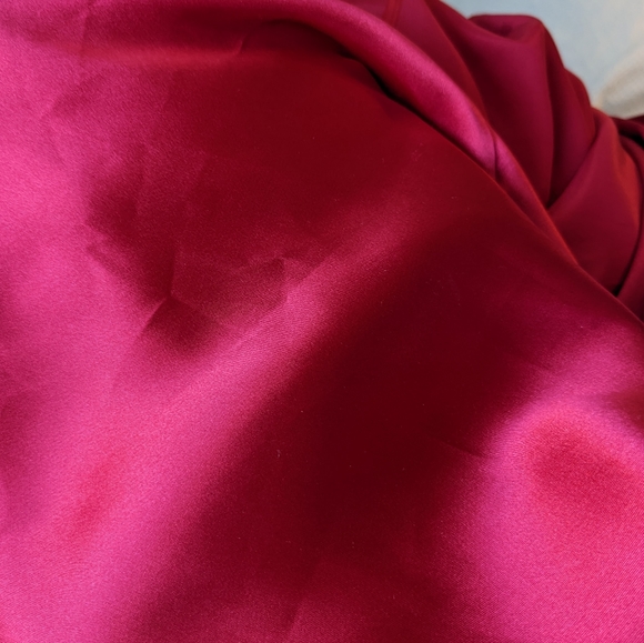 Red Robe - Picture 3 of 4